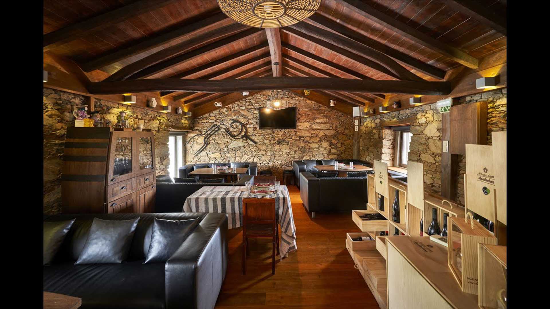 Oleiros: à mesa com o Cabrito Estonado