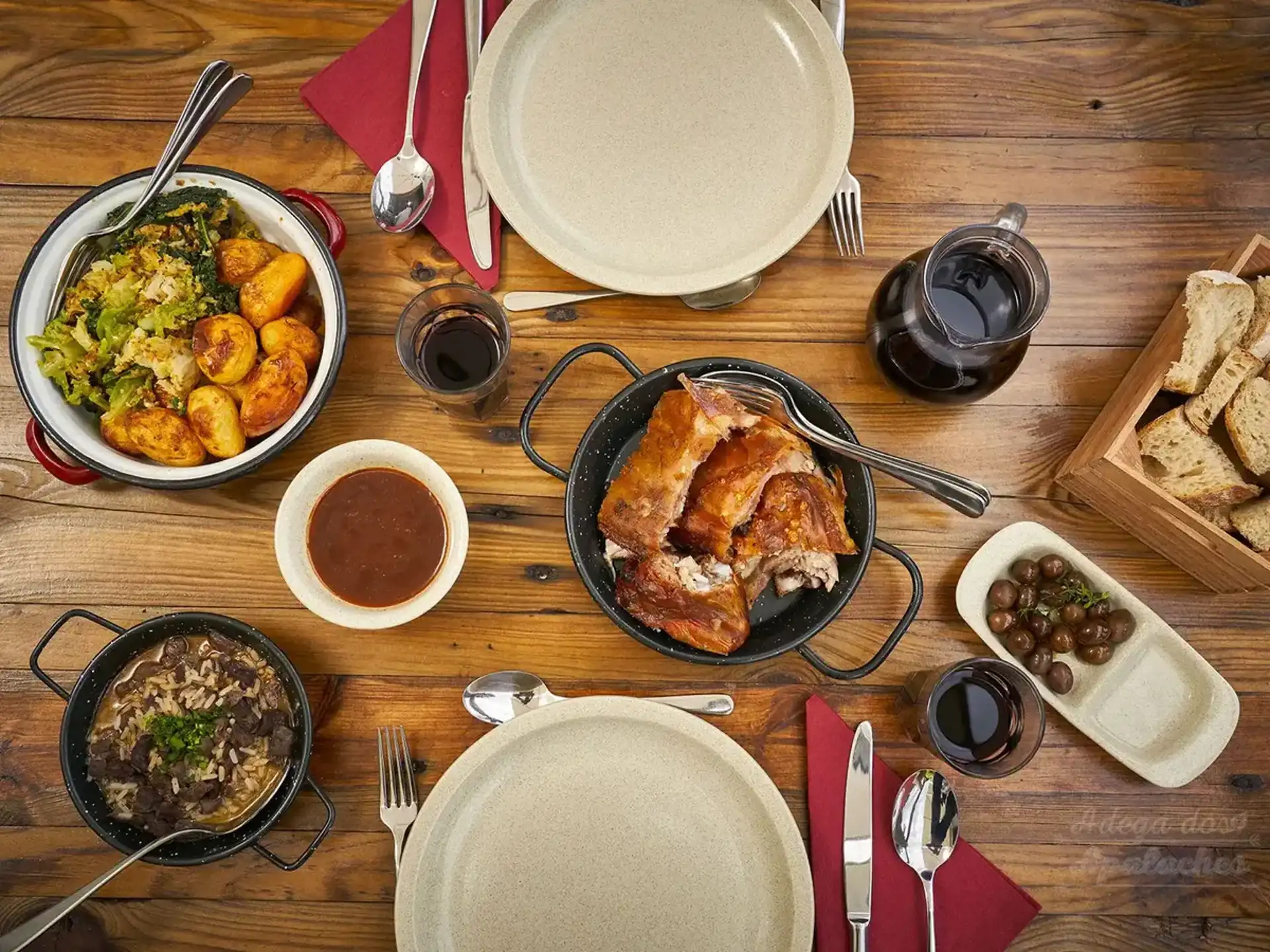 Oleiros: à mesa com o Cabrito Estonado