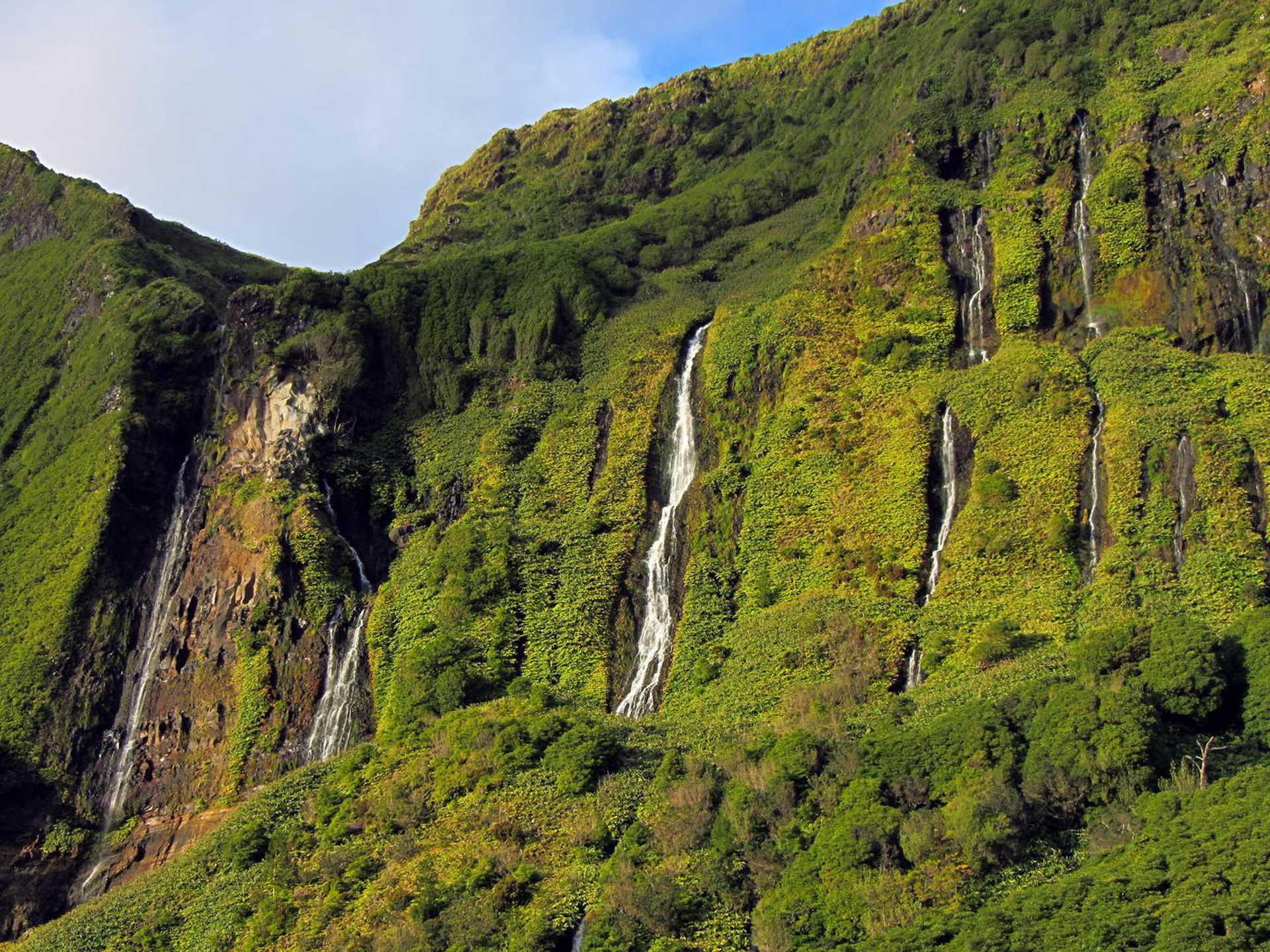 A Magia dos Açores: Descubra as Ilhas de São Miguel, Flores, Corvo e Terceira