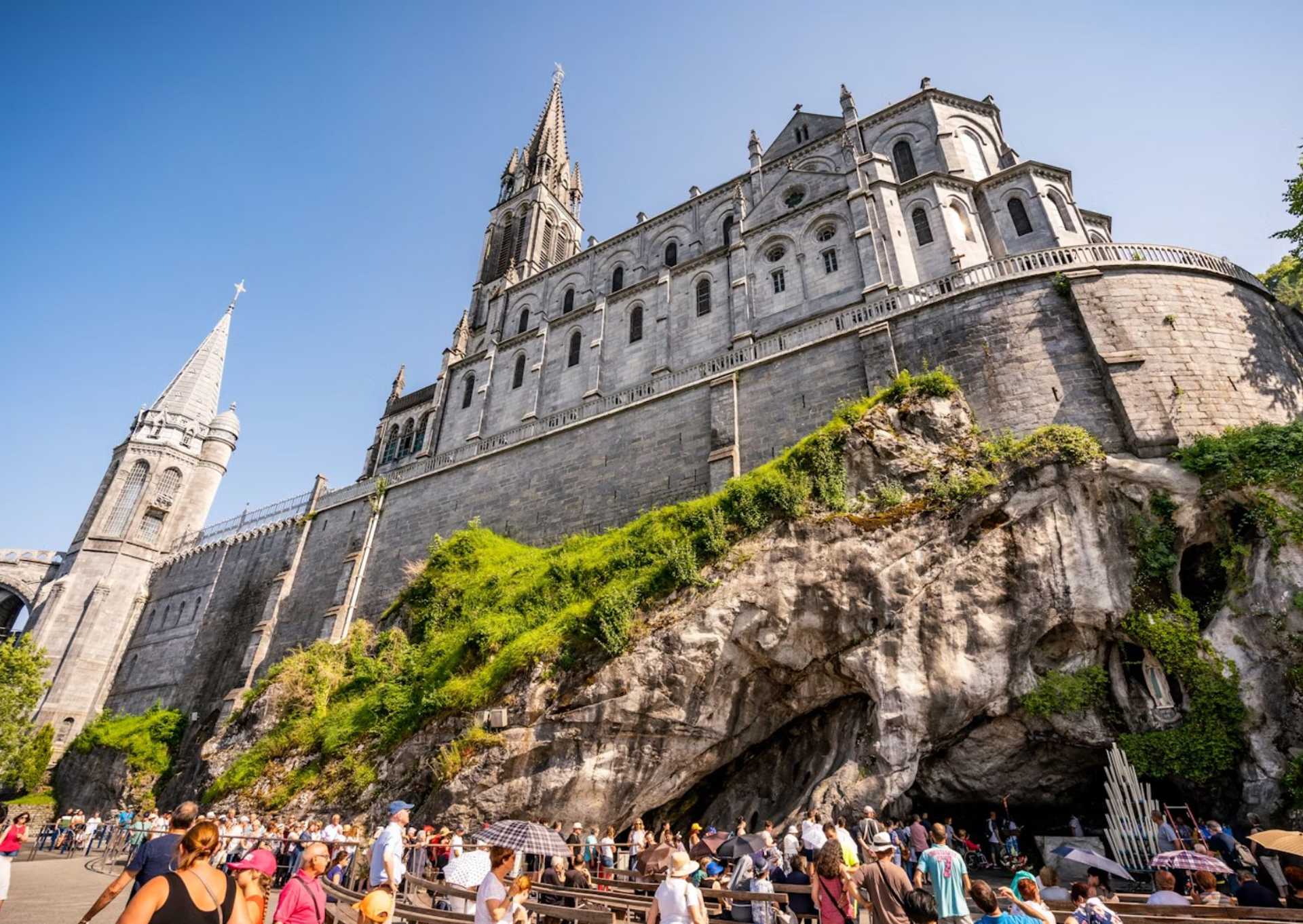 Lourdes: História e Tradição